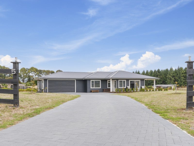 5 Kinloch Road, Taupo - Carousel 1
