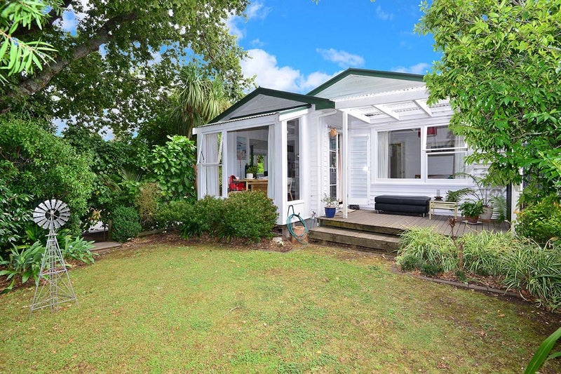 254A Beach Road, Campbells Bay, Auckland - Carousel 1