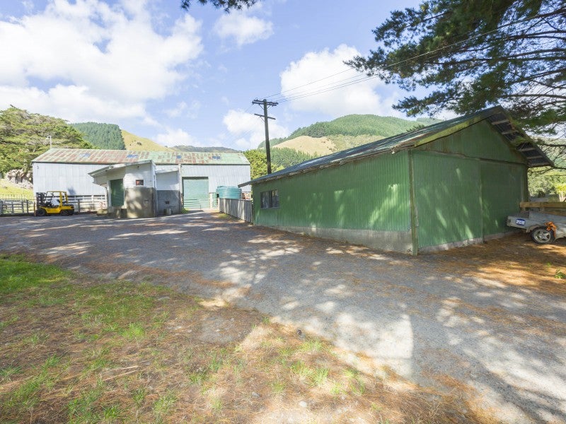 253 Whitemans Valley Road, Whitemans Valley, Upper Hutt - Carousel 1
