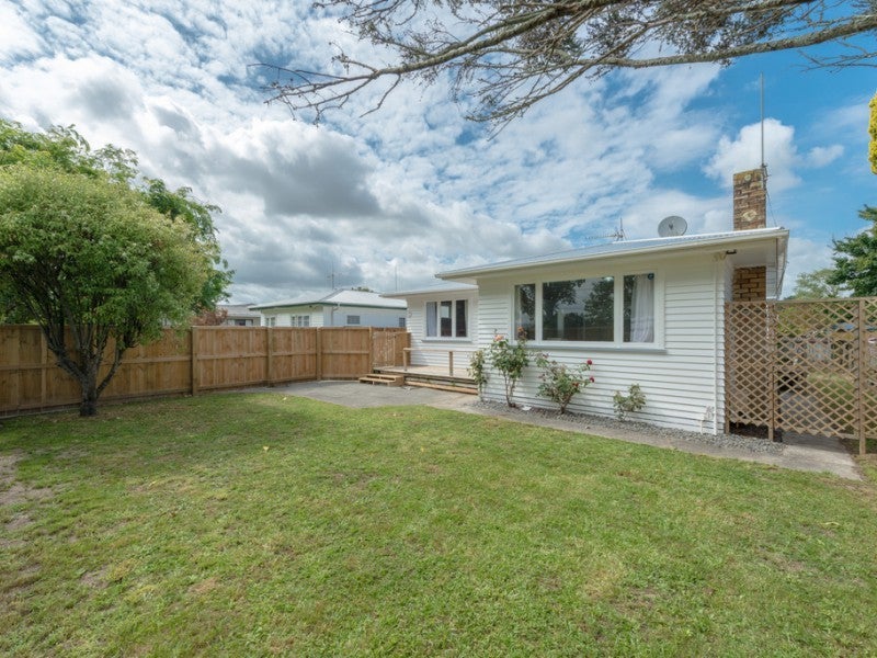 35 Collins Road, Melville, Hamilton - Carousel 2