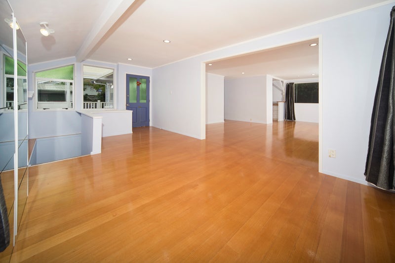 5 Hale Crescent, Bayview, Auckland - Carousel 2