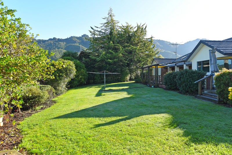 17 Malcolm Gillies Grove, Totara Park, Upper Hutt - Carousel 2