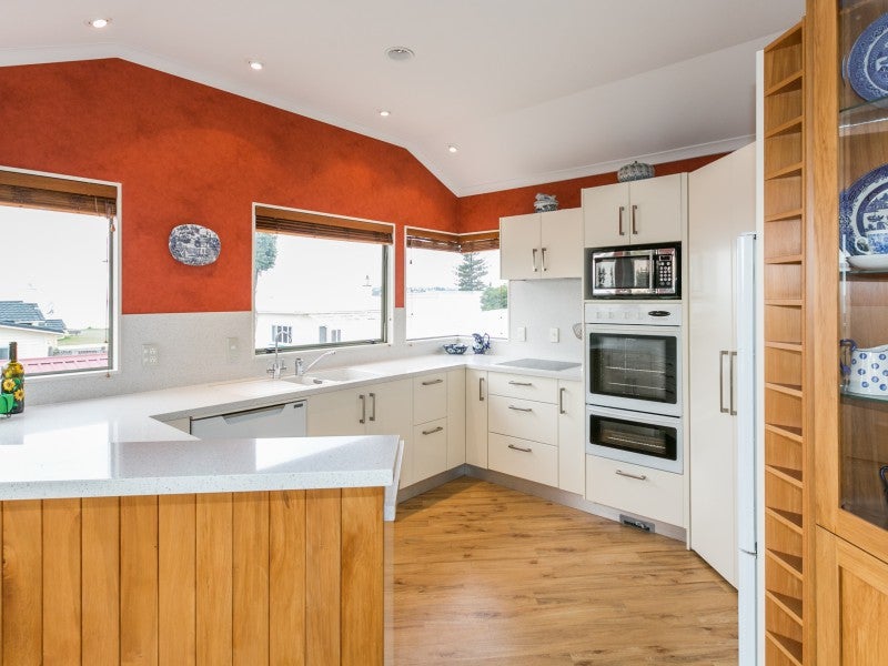 37A The Esplanade, Westshore, Napier - Carousel 2