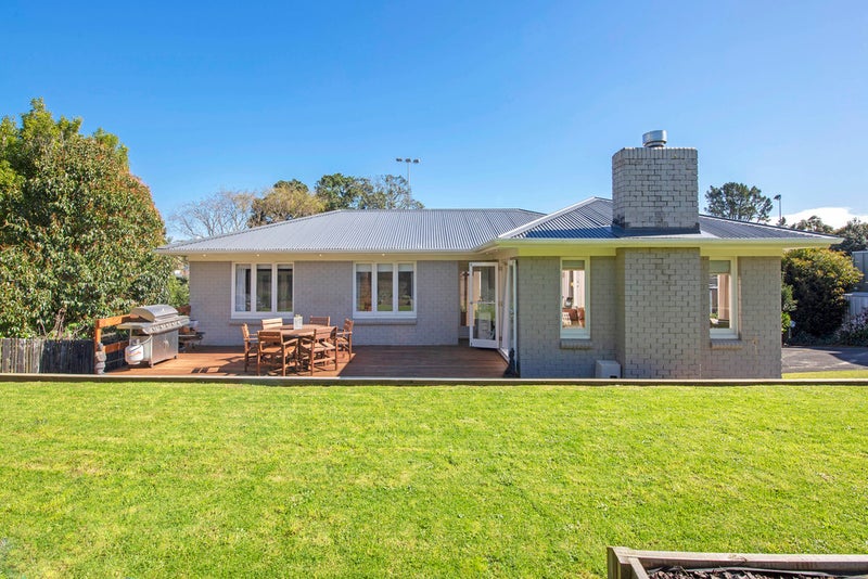 16A Litten Road, Cockle Bay, Auckland - Carousel 1