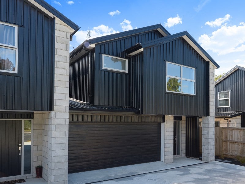 2 Garnett Avenue, Forest Lake, Hamilton - Carousel 1