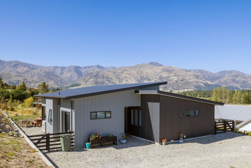 8 Sarges Way, Wanaka - Carousel 1