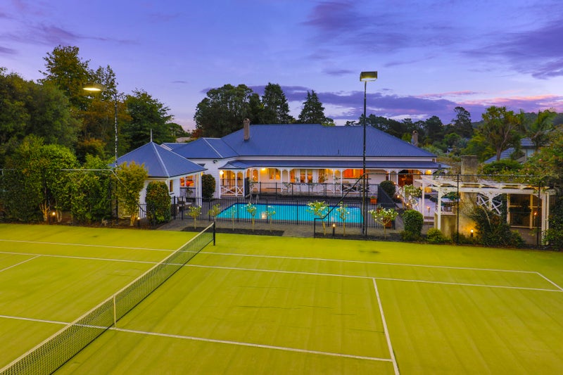 9 Birchwood Grove, Greenhithe, Auckland - Carousel 1