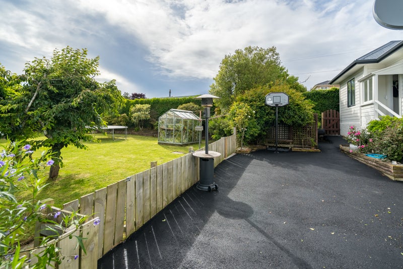 20 Aytoun Street, Shiel Hill, Dunedin - Carousel 35