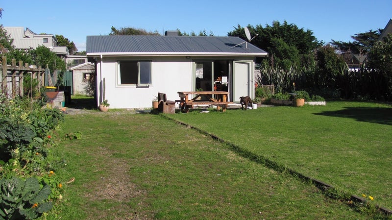 8 Nicholas Street, Te Horo Beach - Carousel 1