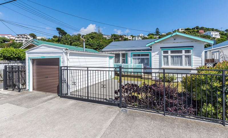 61 Tauhinu Road, Miramar, Wellington - Carousel 1