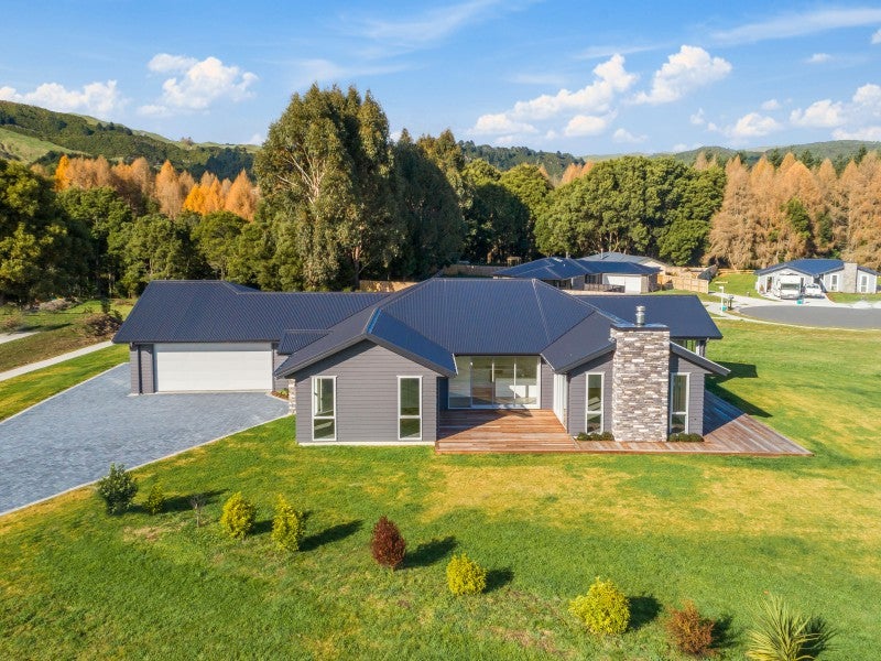 10 Lancewood Way, Kinloch, Taupo - Carousel 1