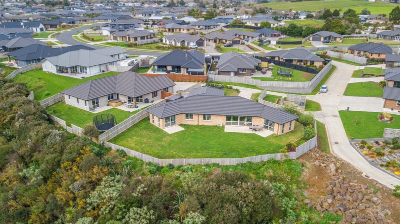 8 Lusk Way, Patumahoe, Pukekohe - Carousel 2