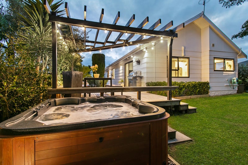 2/88 Beach Haven Road, Beach Haven, Auckland - Carousel 1