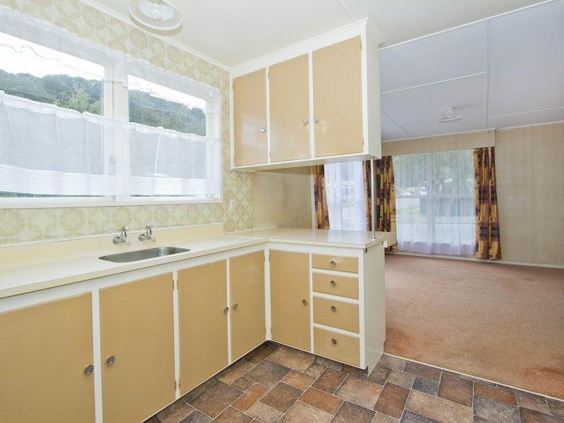 2/2 RAKAIA GR, PARKWAY, WAINUIOMATA - Carousel 2