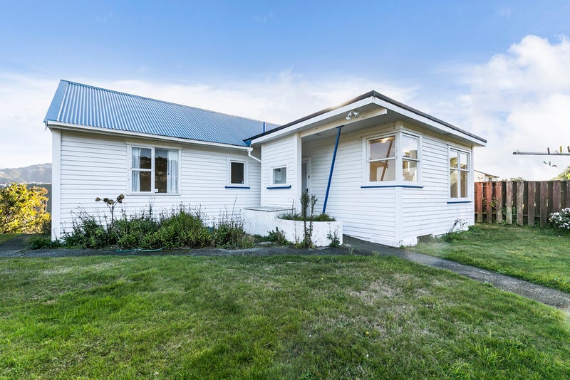 26 Carlisle Street, Island Bay, Wellington - Carousel 1
