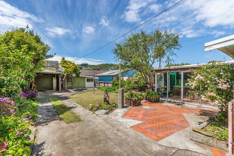 29 Derwent Street, Island Bay, Wellington - Carousel 2