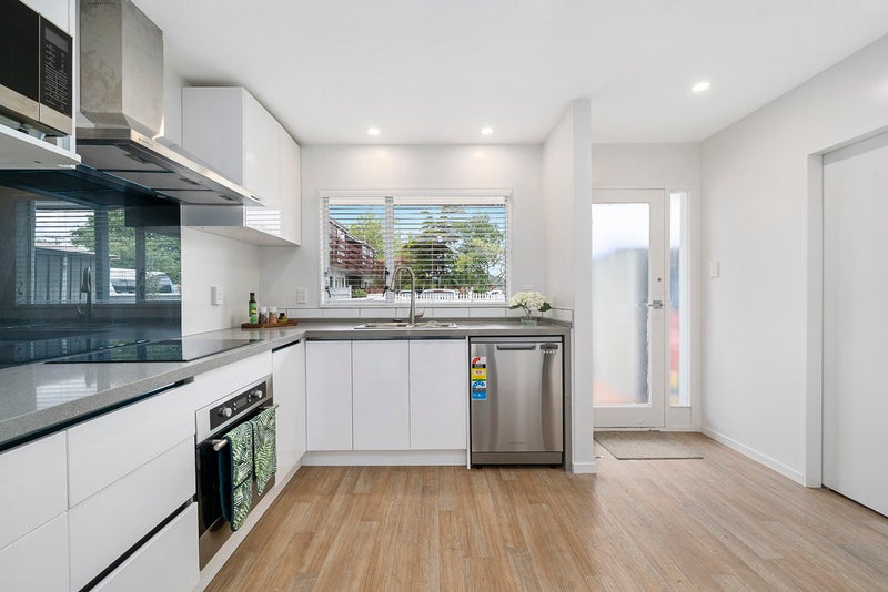 8/8 Tawai Street, Trentham, Upper Hutt - Carousel 2