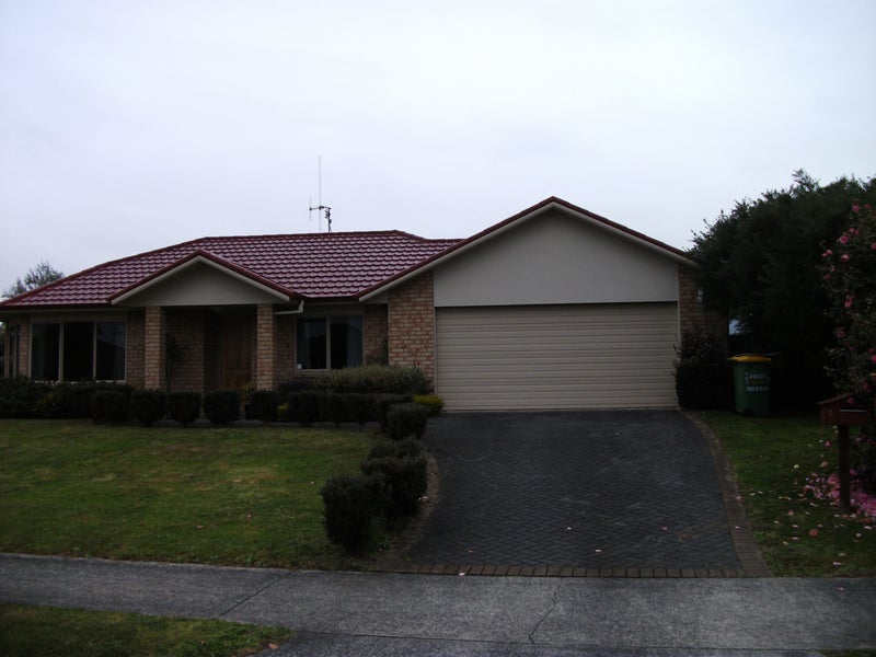 5 Lavenham Place, Rototuna North, Hamilton - Carousel 1