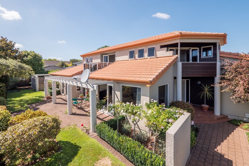5 Kinross Drive, Merrilands, New Plymouth - Carousel 1