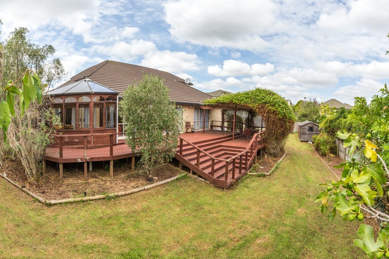 9 Santa Ana Drive, Shamrock Park, Auckland - Carousel 2