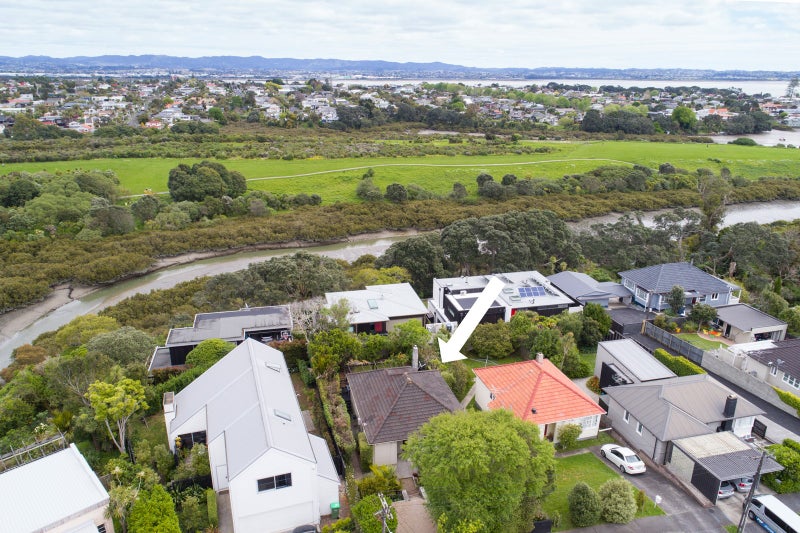 42 Sunny Brae Crescent, Westmere, Auckland - Carousel 1
