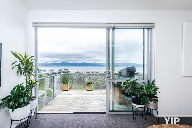 25/2 Onslow Road, Khandallah, Wellington - Carousel 2