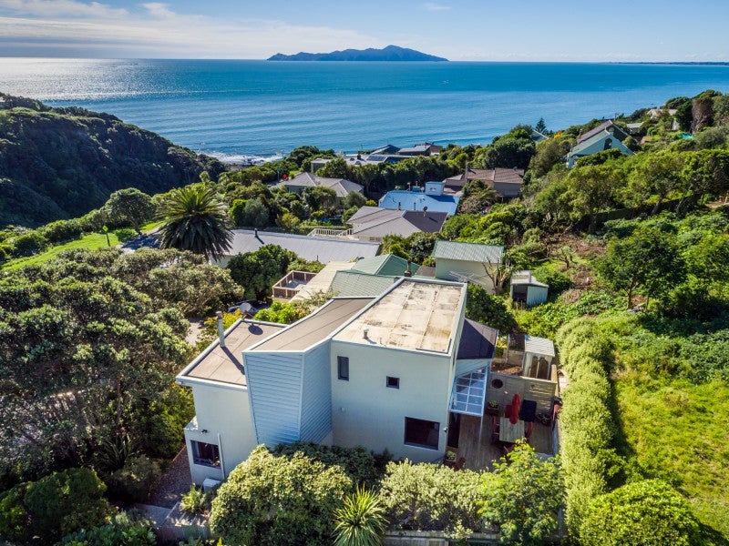 14 Pukerua Beach Road, Pukerua Bay, Porirua - Carousel 2