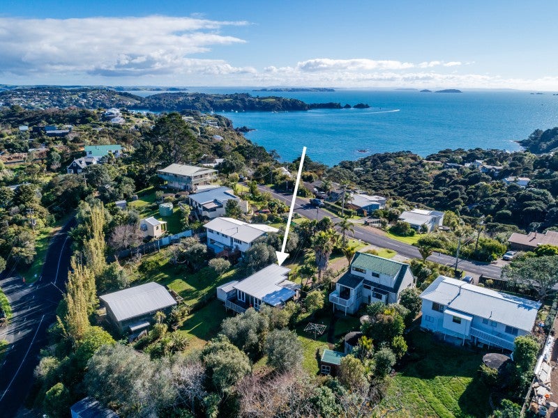 7 Hauraki Road, Oneroa, Waiheke Island - Carousel 1