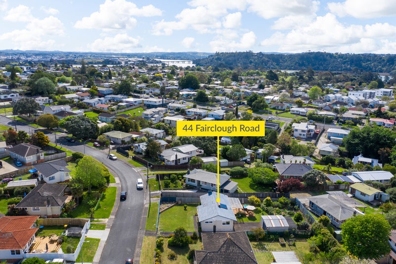 44 Fairclough Road, Beach Haven, Auckland - Carousel 20