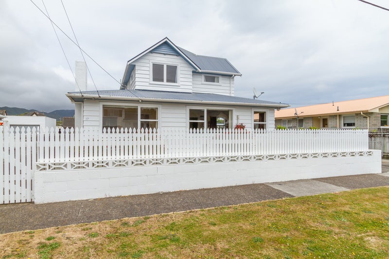27 Garden Road, Avalon, Lower Hutt - Carousel 1