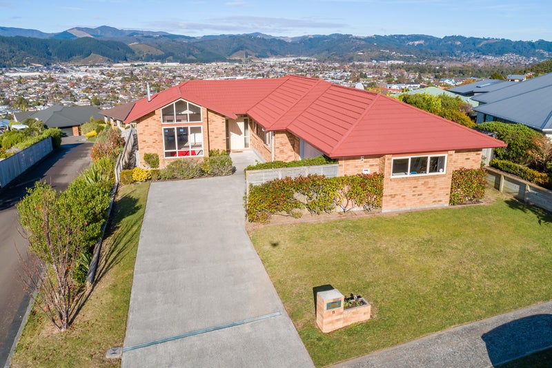 11 James Nairn Grove, Riverstone Terraces, Upper Hutt - Carousel 1