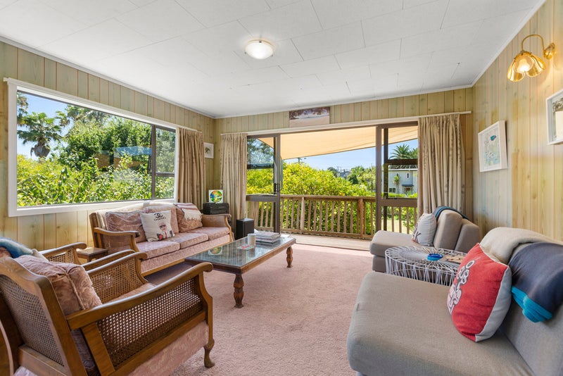 11 Manuka Road, Waiheke Island , Waiheke Island - Carousel 2