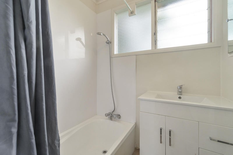 1 Gazelle Avenue, Beach Haven, Auckland - Carousel 7