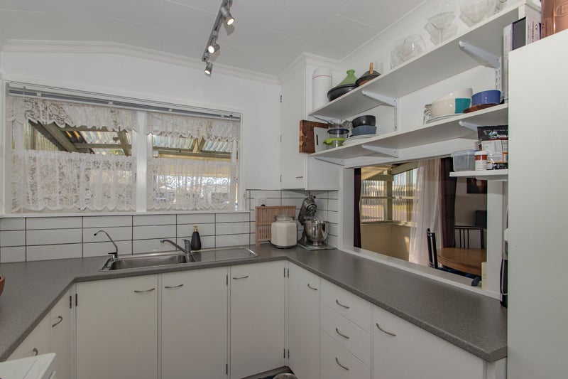 13 Lyttelton Crescent, Tamatea, Napier - Carousel 2