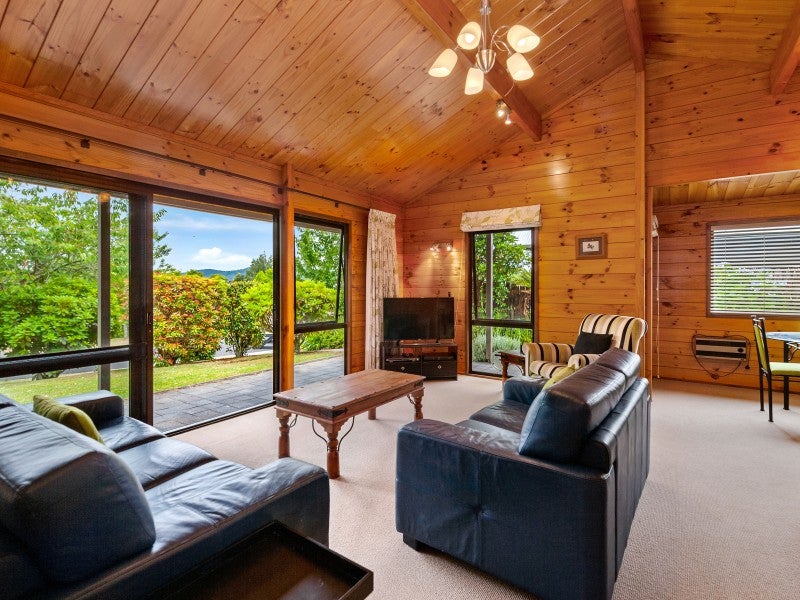 4 Boojum Dell, Kinloch, Taupō - Carousel 2