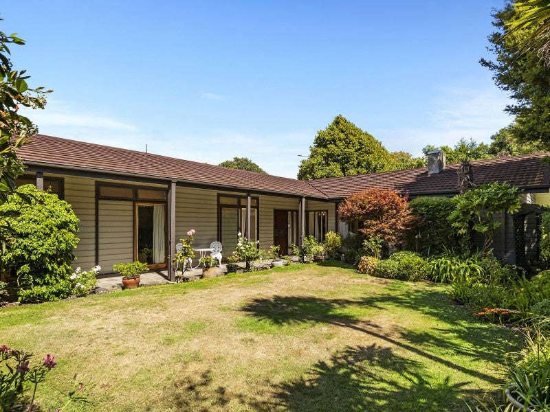 2 Golf Road, Heretaunga, Upper Hutt - Carousel 1