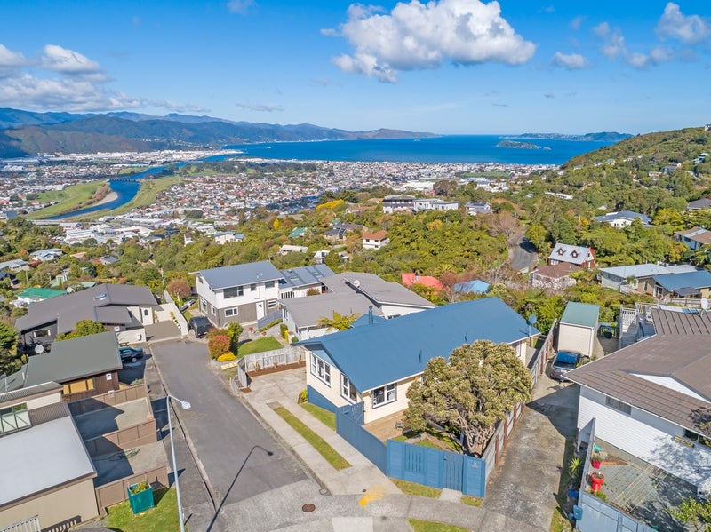 16 Eastview Grove, Normandale, Lower Hutt - Carousel 2