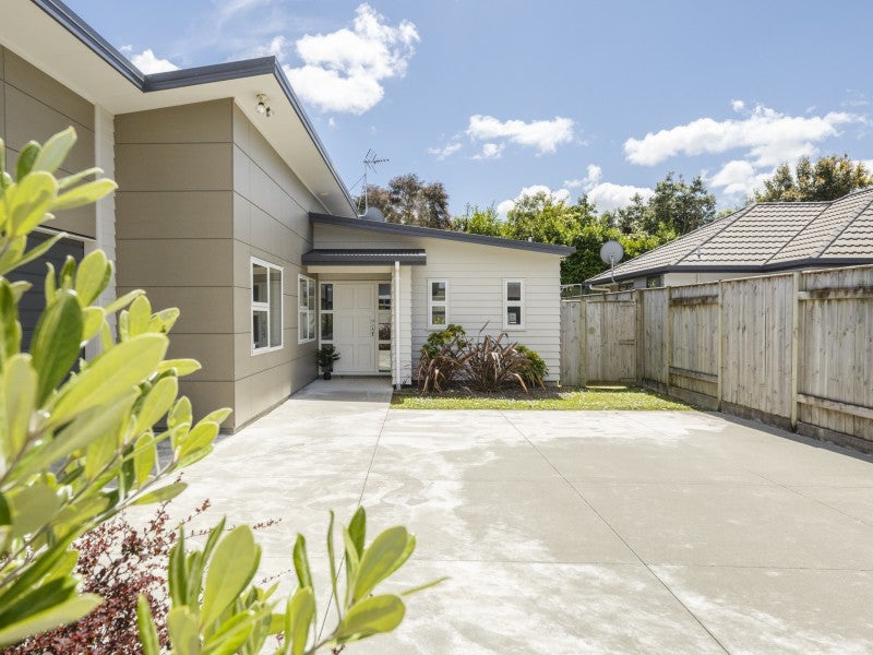 1 Lorenzo Place, Kelvin Grove, Palmerston North - Carousel 2