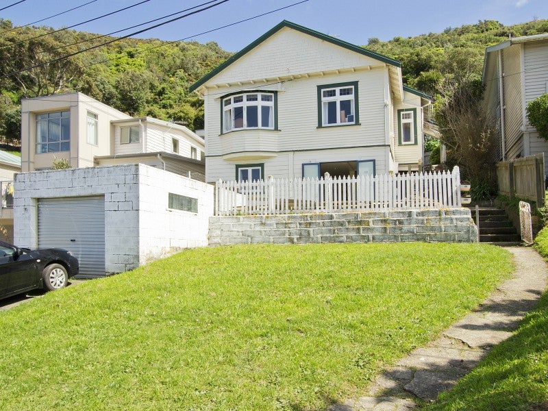 20 Freeling Street, Island Bay, Wellington - Carousel 1