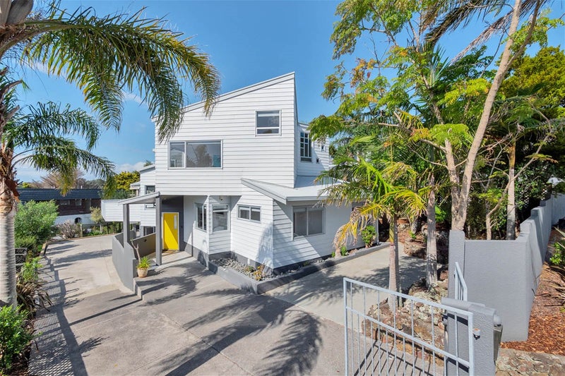 162 Stapleford Crescent, Browns Bay, Auckland - Carousel 1