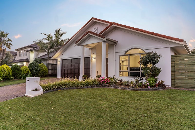 7 Thornbury Crescent, East Tamaki Heights, Auckland - Carousel 1
