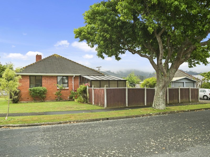 8 Sladden Street, Naenae, Lower Hutt - Carousel 2