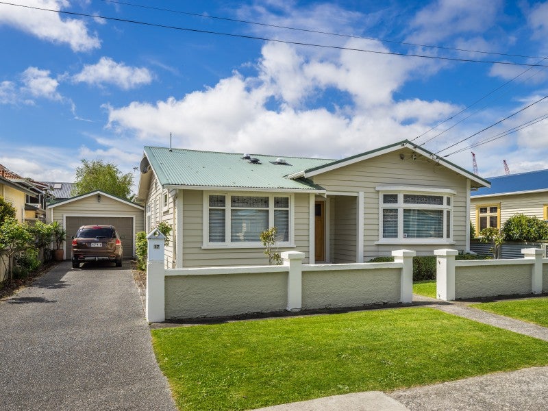17 Bracken Street, Petone, Lower Hutt - Carousel 1