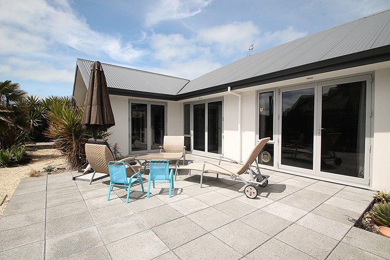 7 Fishermans Rest, Waimairi Beach, Christchurch - Carousel 2