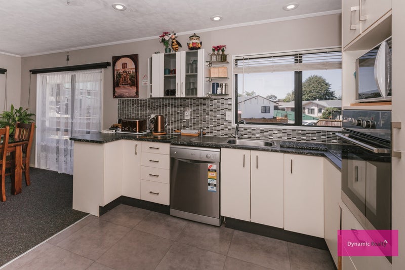 7 Lydia Place, Kelvin Grove, Palmerston North - Carousel 2