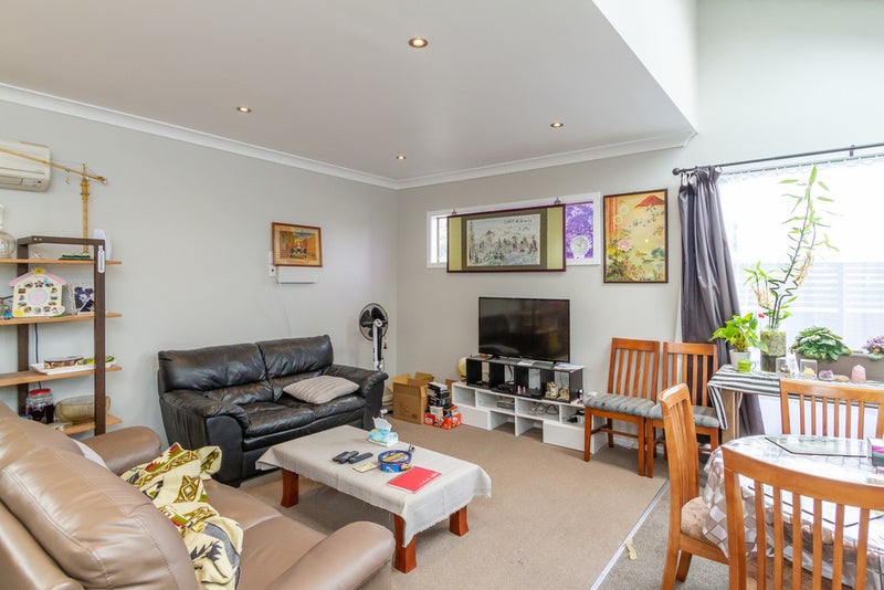 247 The Esplanade, Petone, Lower Hutt - Carousel 2