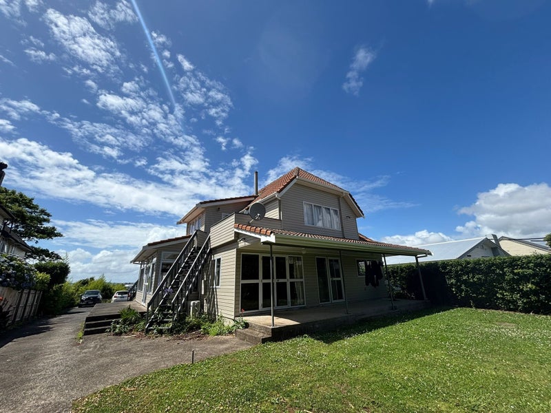 0 Camelot Court - Carousel 1