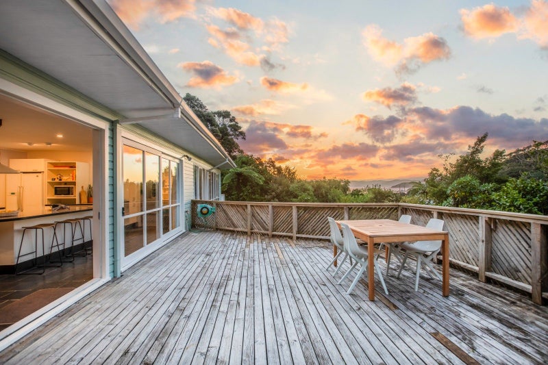 12 Whiorau Grove, Lowry Bay, Lower Hutt - Carousel 2