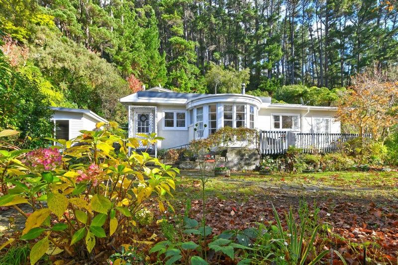 56 Jocelyn Crescent, Pinehaven, Upper Hutt - Carousel 1