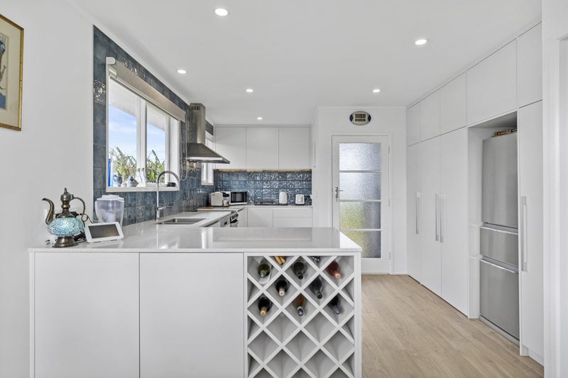 7 Jury Place, Favona, Auckland - Carousel 2